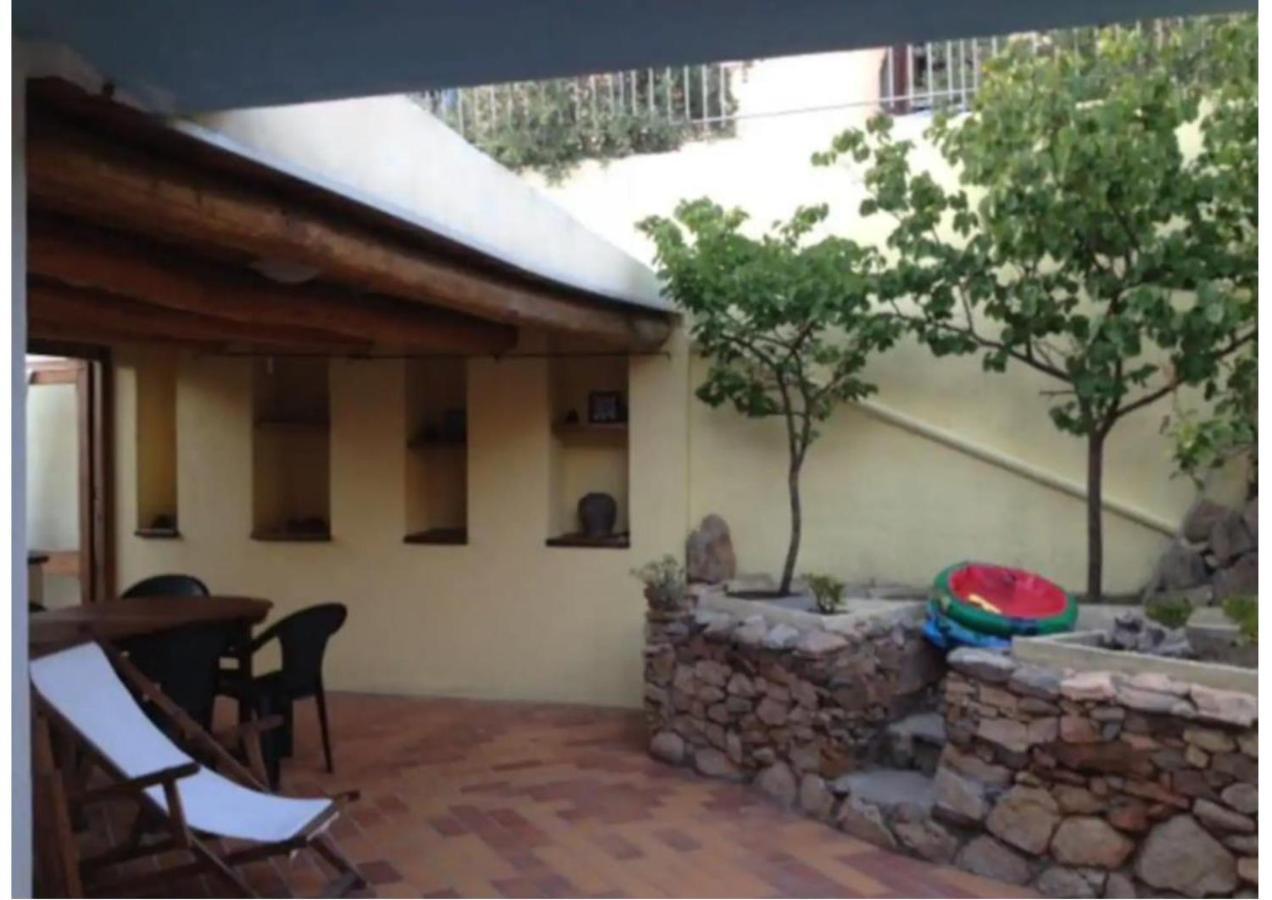 Casa Vacanze A Pochi Passi Dal Mare Ла-Маддалена Экстерьер фото